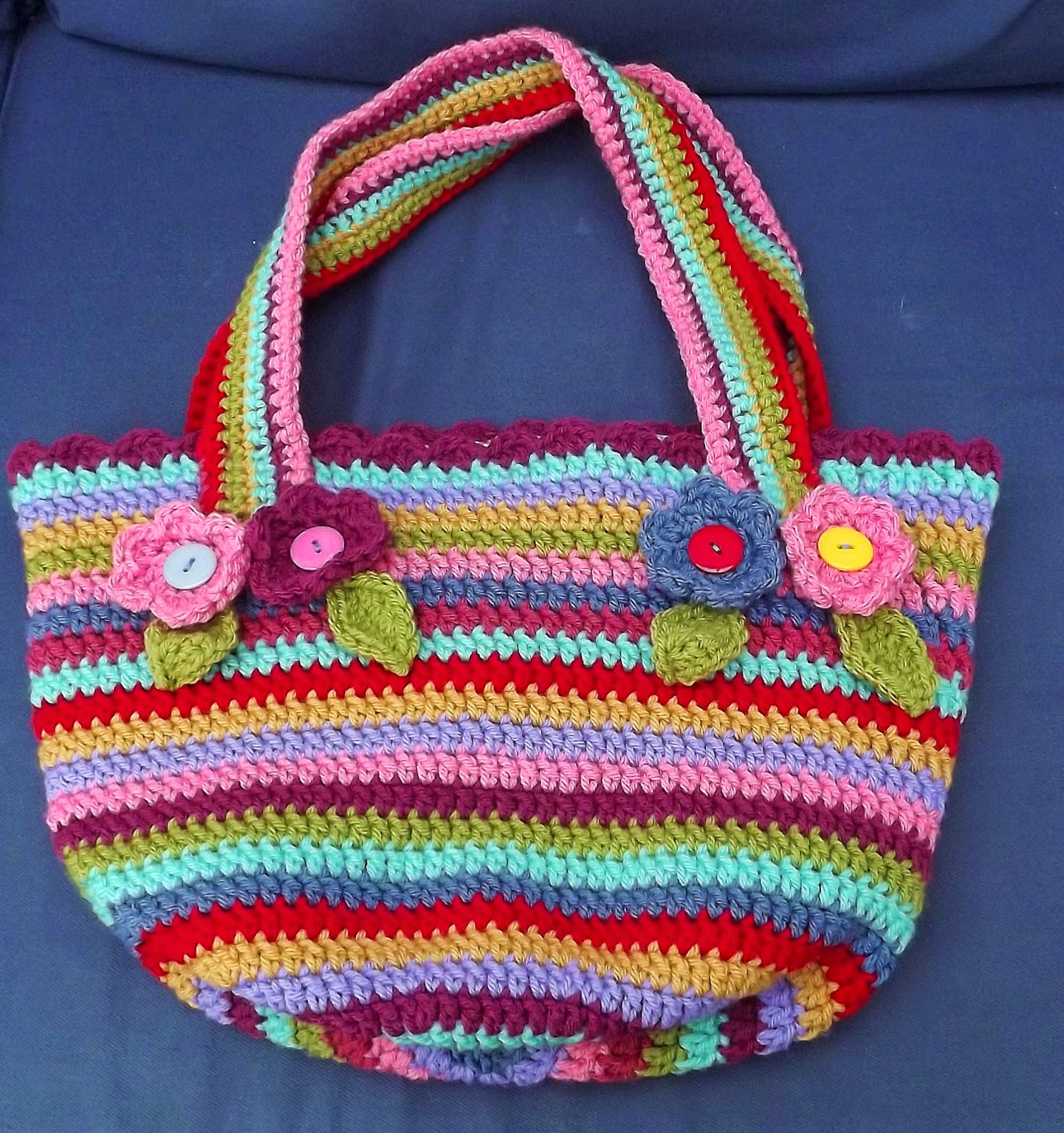 http://tillyscrafts.blogspot.co.uk/2014/07/chunky-crochet-bag.html