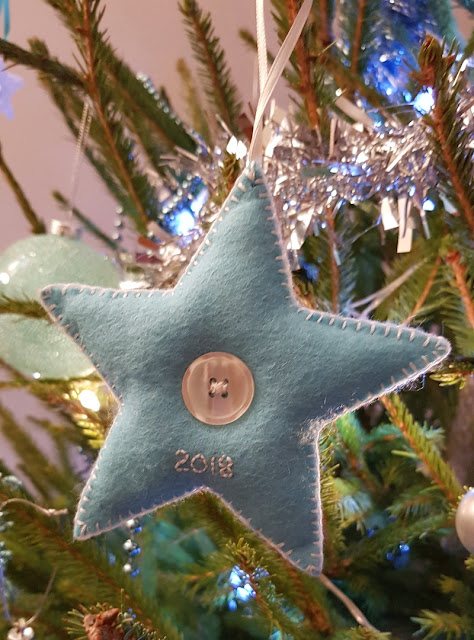 Cute and easy felt star Christmas decoration for your tree.