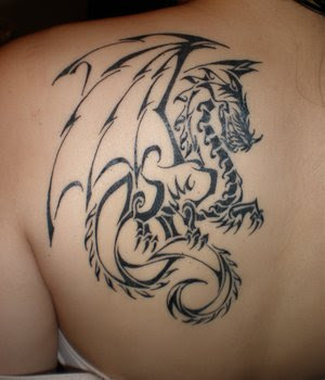 Tatuagem de Dragão Tribal nas Costas