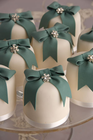 Milano Mini Wedding Cakes by Maisie Fantaisie 8 Cherry Laurel Walk