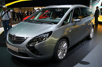 Vauxhall Undercuts Ford with New Zafira Tourer