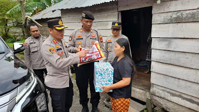 Jelang Idul Fitri 1444 H, Kapolres Muba Bantu Warga Dengan membagikan Sembako