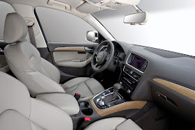 Interior view of 2015 Audi Q5
