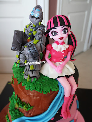 split theme cake design draculaura skylander