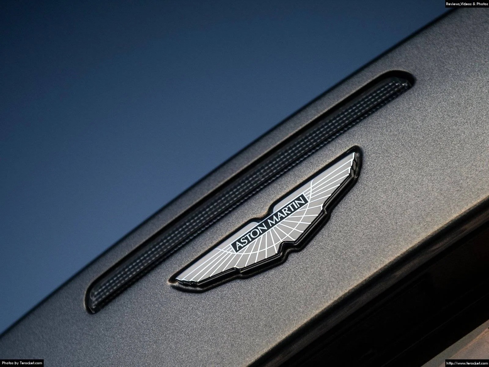 Hình ảnh xe ô tô Aston Martin DB9 GT 2016 & nội ngoại thất