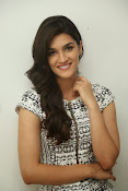 Kriti sanon new glamorous photos-thumbnail-30