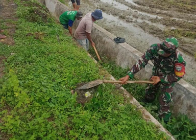 Koptu Nasrijal (Babinsa), Gotong-royong Bersama warga bersihkan saluran irigasi