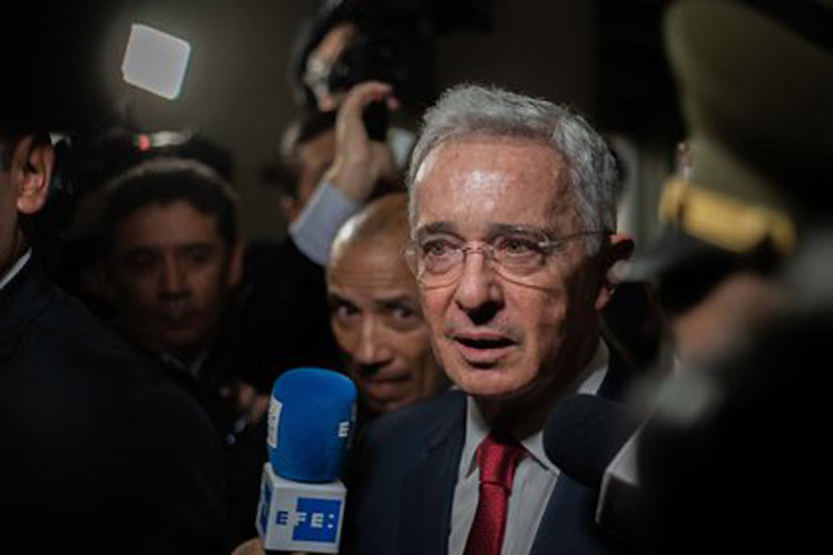 Suspenden audiencia en la que se definiría libertad de Álvaro Uribe