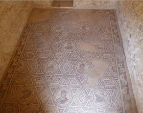 mosaici nelle stanze di servizio nella villa di piazza armerina
