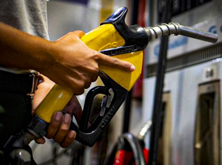 Com volta de impostos federais no mês de março, gasolina deve subir R$ 0,68 por litro