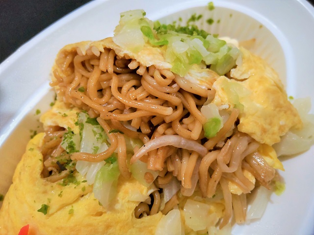 空の駅　風和里しばやま　オム焼きそば