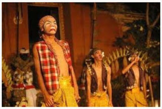 Teater tempat di Indonesia banyak yang menggunakan dongeng dari lisan ke lisan sebagai sumb Teater Daerah Indonesia dan Beberapa Teater di Daerah Indonesia