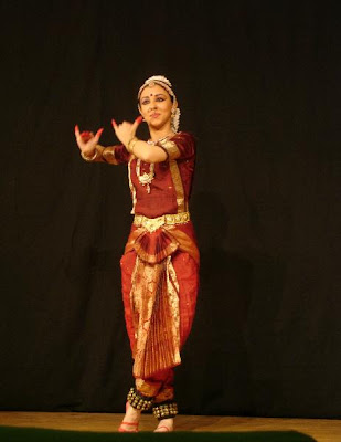 indian dancing girls