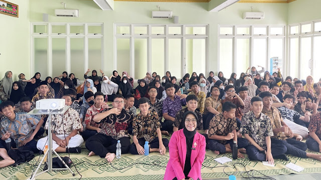 trainer komunikasi public speakng indonesia sara neyrhiza