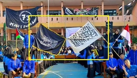 Kibarkan Bendera Tauhid Khas HTI di Halaman Sekolah, Siswa MAN 1 Sukabumi Terpapar HTI?