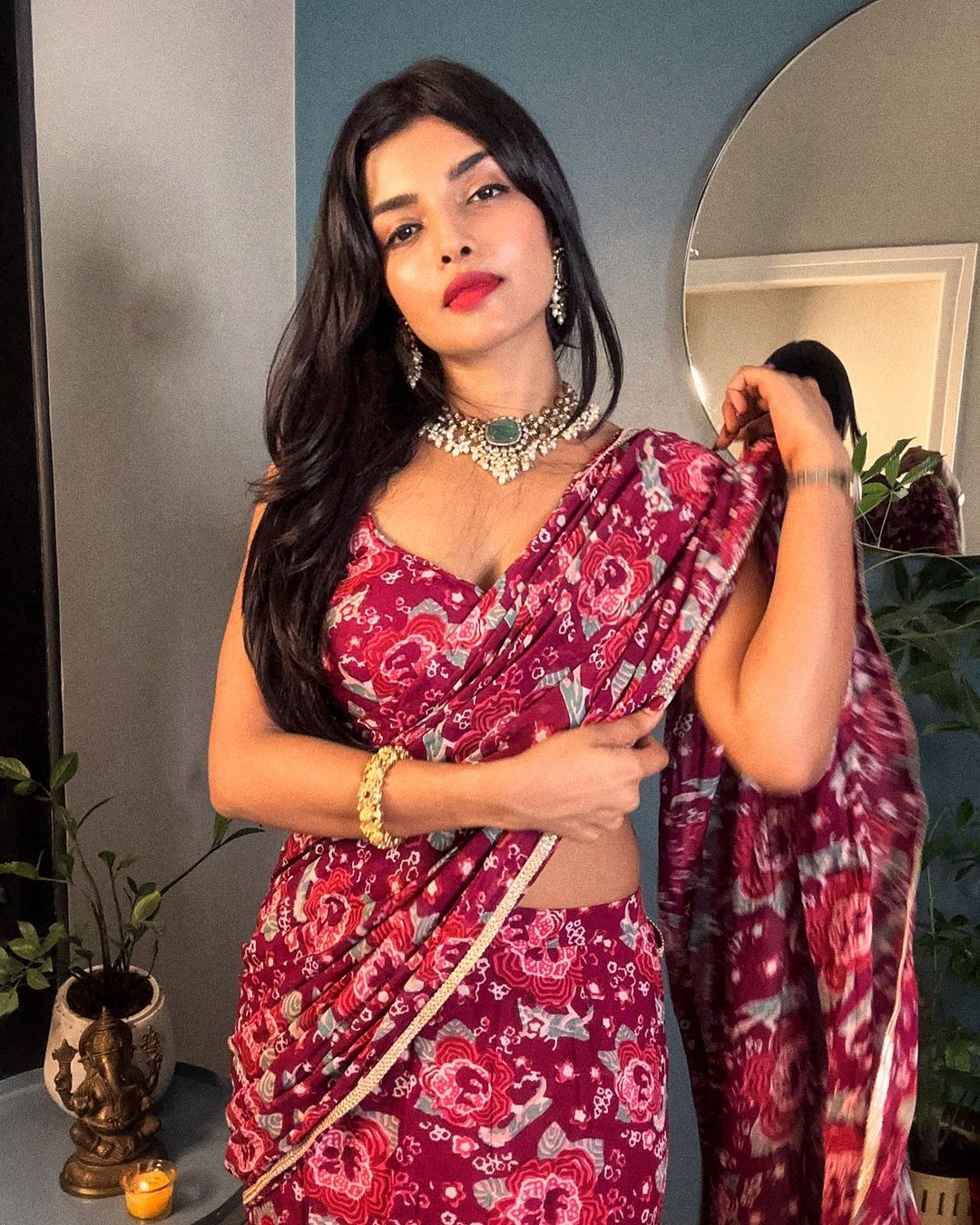 Ashna Zaveri Saree hot