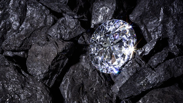 Più duro del diamante: gli scienziati cinesi sviluppano il vetro più forte del mondo