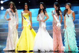 From left: Miss Universe 2013 Gabriela Isler (Venezuela), 3rd runner up Ariella Arida (Philippines), 1st runner up Patricia Rodriguez (Spain), 4th runner up Jakelyne Oliveira, 2nd runner up Constanza Báez (Ecuador).