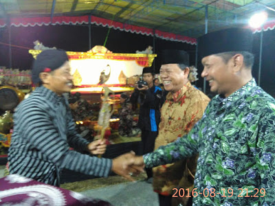 Pagelaran Wayang Kulit Di Dusun Santan Guwosari Pajangan