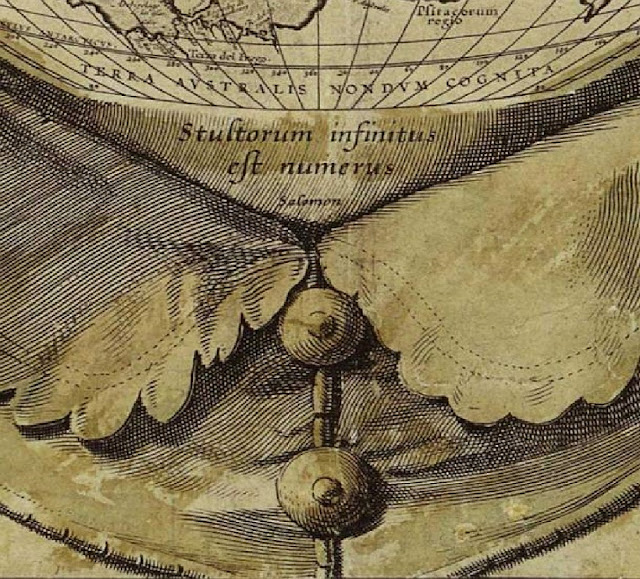 Крупный план гравюры: «stultorum infinitus est numerus» — «количество дураков бесконечно»