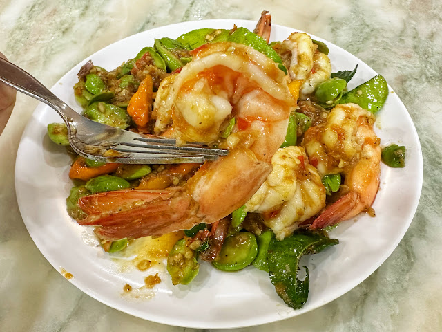 shrimp with bitter beans (stink beans), Thai seafood dish