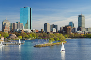 Boston HarborAs perairan Charles membuang ke banyak arah ke Boston Harbor, begitu pilihan Anda tur.Yang paling tradisional, dan selalu pleaser kerumunan, adalah matahari terbenam cruise. Saksi sebagai sinar terakhir matahari mengatur Boston langit terbakar sebagai kanon dari USS Konstitusi, "Ironsides Old," tertua ditugaskan kapal perang mengapung di dunia, serenade akhir hari