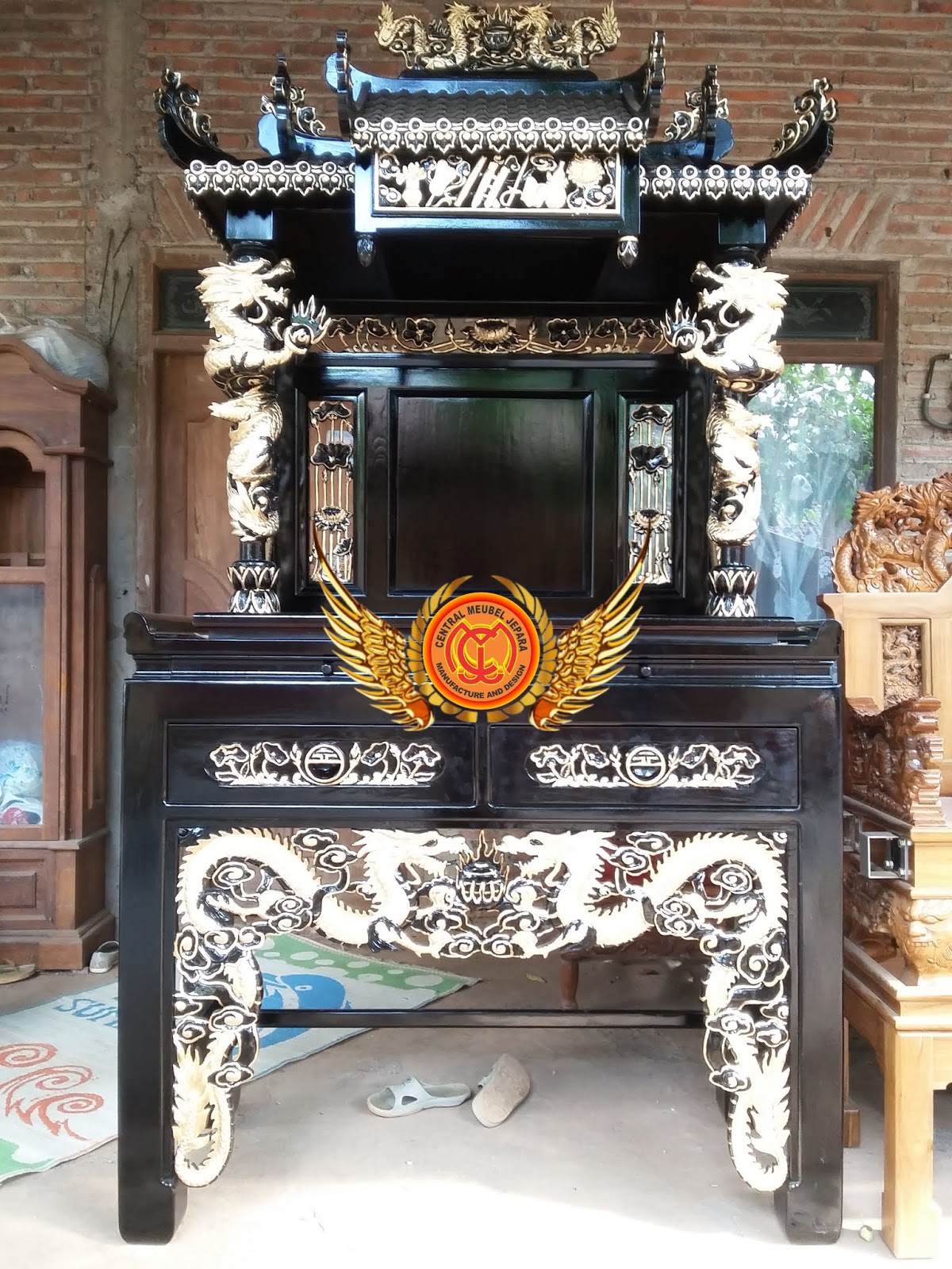 MEJA ALTAR SEMBAHYANGAN UKIR  NAGA CENTRAL  FURNITURE JEPARA 