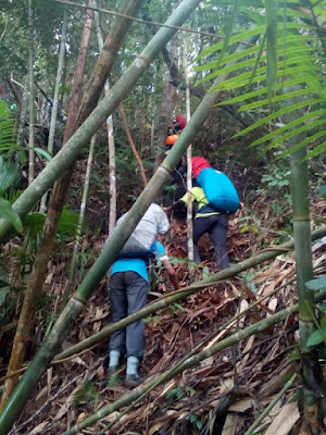 Trek Gunung Batu Merah