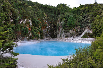 inferno crater lake, waimangu volcanic valley, nz