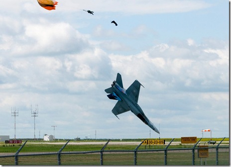 Pilot ejects an instant before fighterjet crashes 2