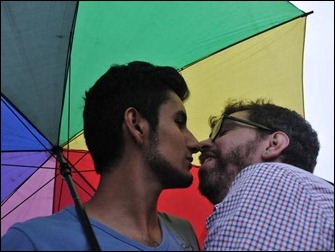 Beijaço de Repúdio 02