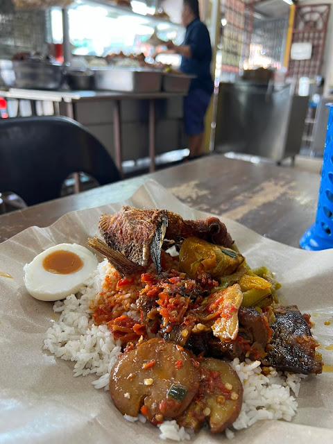 Makan Nasi Padang Kampung Melayu Majidee