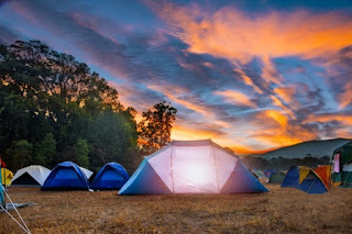 Mendirikan Tenda Gunung