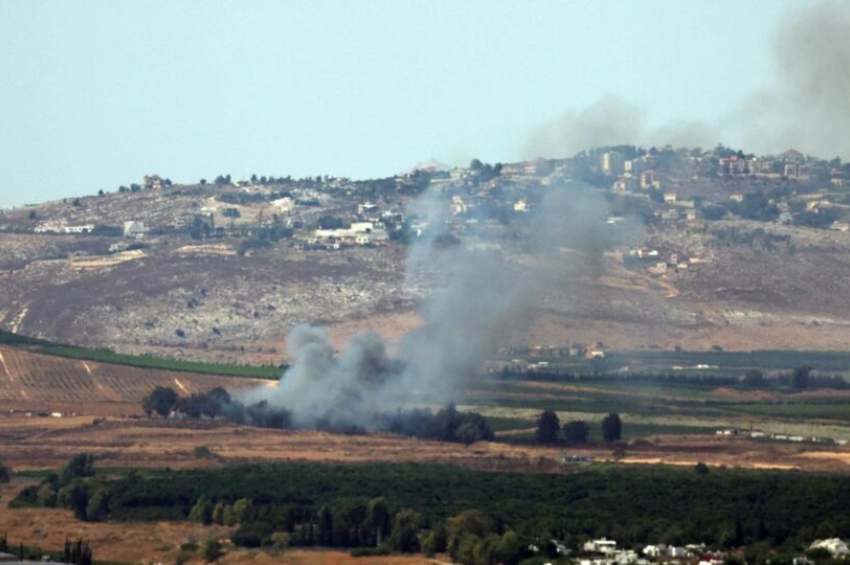 Incêndio no norte de Israel após ataque com foguetes do Hezbollah | Foto: EFE/EPA/ATEF SAFADI