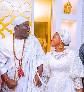 PHOTOS: Ooni Of Ife Gives Car, Cash To Royal Aides On Coronation Anniversary