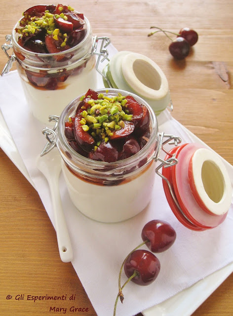 Mousse allo Yogurt e Ciliegie