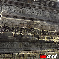 Relief Candi Jago terlihat pada foto ini terukir pada badan candi.