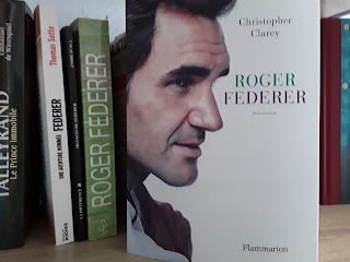 avis biographie sur Roger Federer bibliothécaire qui aime le tennis et Roger Federer livre chronique littéraire résumé image Roger en couverture tennis en couverture