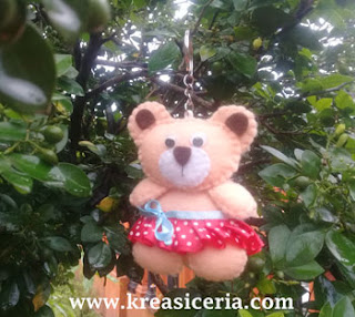 Membuat Gantungan Kunci Teddy Bear dari Kain Flanel