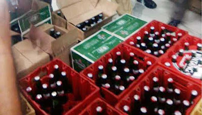 Ambon, Malukupost.com - Balai Pengawasan Obat dan Makanan (BPOM) Maluku meminta pihak distributor untuk memusnahkan minuman yang telah melewati masa kedaluwarsa. Pengawasan yang dilakukan petugas gabungan BPOM, Dinas Perindustrian dan Perdagangan (Disperindag) Provinsi Maluku dan kota Ambon serta Badan Ketahanan Pangan, menemukan ratusan botol minuman keras yang telah melewati masa kedaluwarsa di distributor PT Murni Utama.