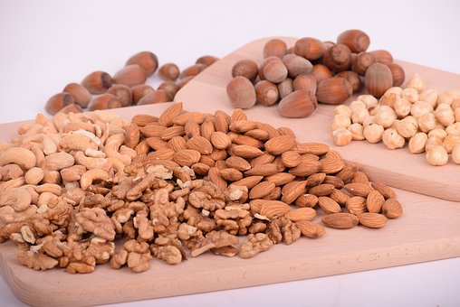 बादाम खाने के चमत्कारी फायदे || बादाम खाने के औषधि गुण || Amazing Health Benefits of Eating Almond Everyday