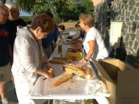 Preparant entrepans per l'esmorzar