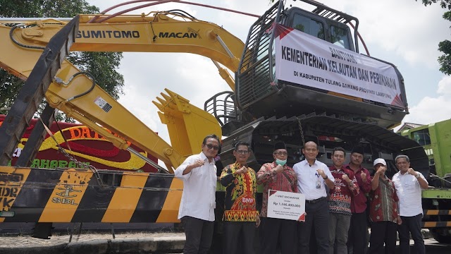 Dongkrak Produksi Budidaya di Tulang Bawang, KKP Distribusikan Excavator