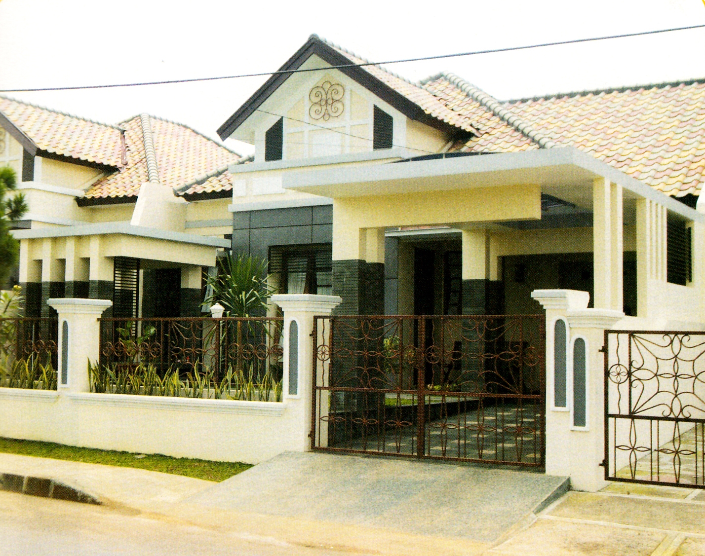 Carport Minimalis Kombinasi Beton Polycarbonat | Rumah Idaman Kita