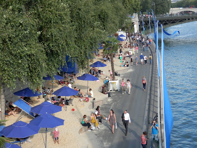 by E.V.Pita (2015) / The Seine River and beach (Paris) / Playa artificial en el río Sena en París