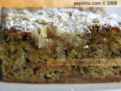 Pastel de plátano con streusel de avellana/almendra al cardamomo