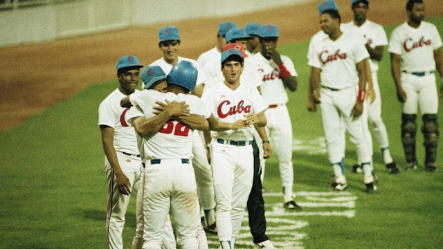 Los peloteros cubanos eran, de hecho, verdaderos profesionales al servicio del Estado, dedicados a tiempo completo al béisbol, amparados bajo una falsa máscara amateur, que dominaban a su antojo en certámenes internacionales a rivales aficionados. 