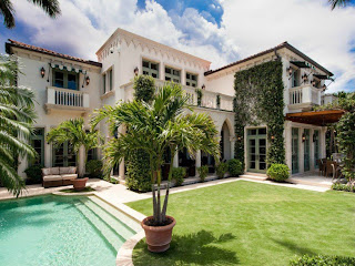 Foto del interior de una mansion al lado del mar en el area metropolitana de Miami