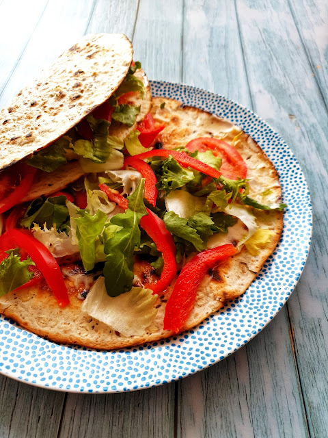 Tortillas pomodoro, formaggio, verdure.