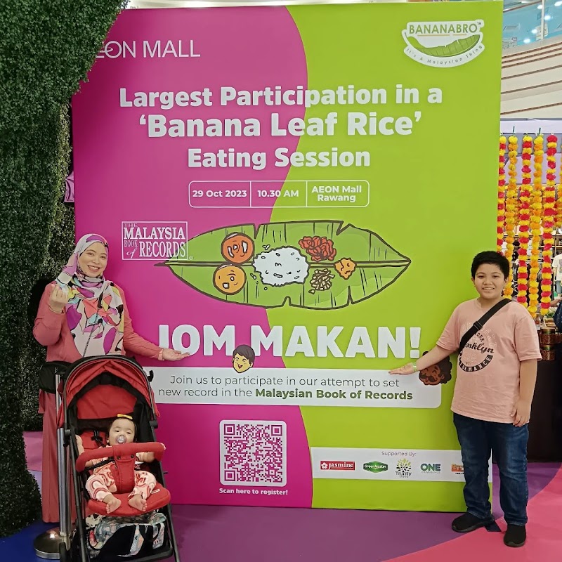 AEON Mall dan Bananabro Cipta Rekod Malaysia Book of Records Bagi Penyertaan Makan Nasi Daun Pisang Paling Ramai di Malaysia!